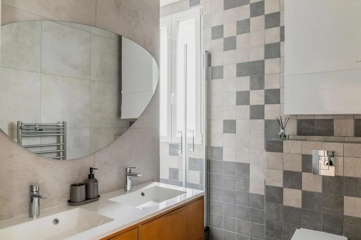 Elegant Parisian Apartment Near Eiffel Tower