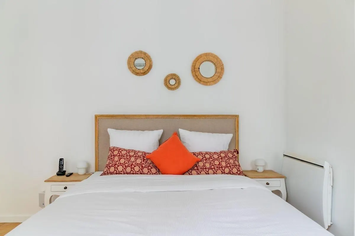 Elegant Parisian Apartment Near Eiffel Tower  Paris